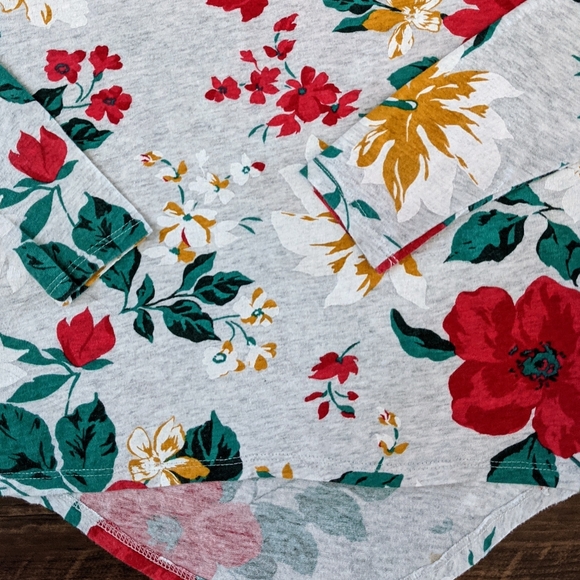 Old Navy Grey Floral Tee Shirt - Picture 1 of 5